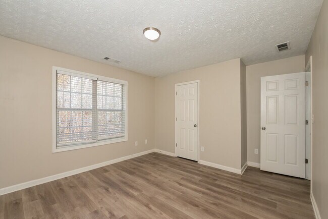 Building Photo - 2152 Glen Hope Ln