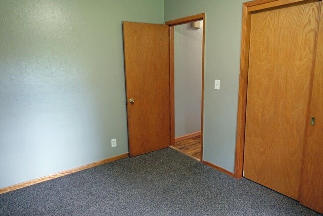 Building Photo - 62 W Woodridge Dr