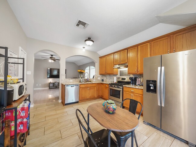 Building Photo - 4006 Raspberry Ct