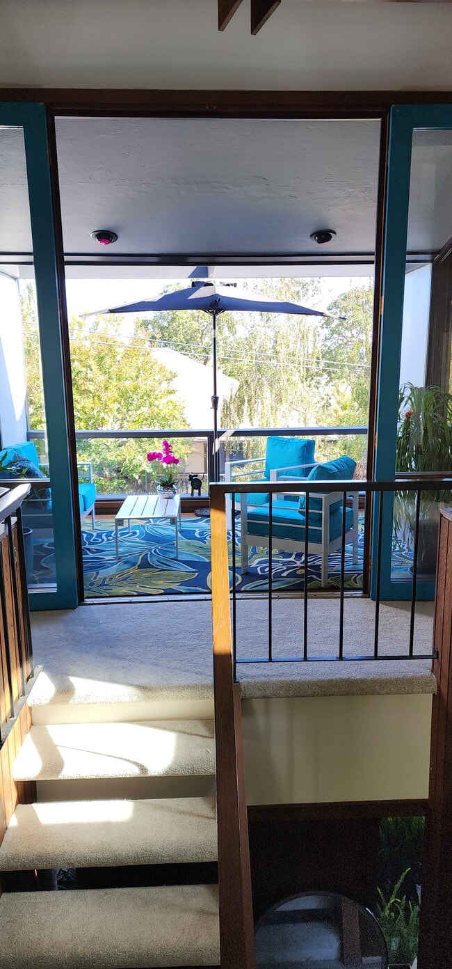 Building Photo - 100 Wimbledon Way