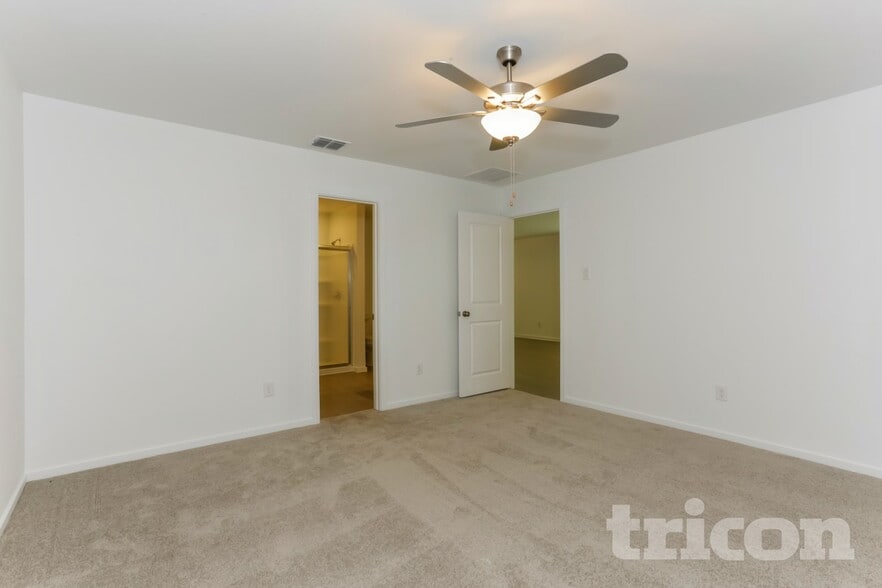 Building Photo - 1320 Amapola Dr
