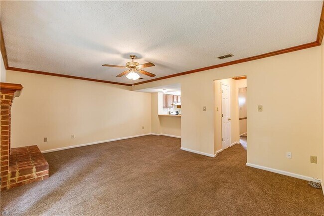 Livingroom (3) - 618 Nottaway Dr