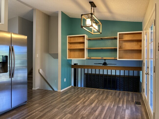 Building Photo - 5480 Descanso Cir W