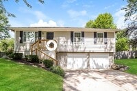 Building Photo - 3 Bedroom Pet-Friendly Home in LEES SUMMIT, MO with Main Street Renewal