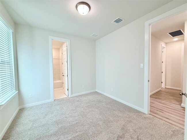 Building Photo - 133 Cintilar St