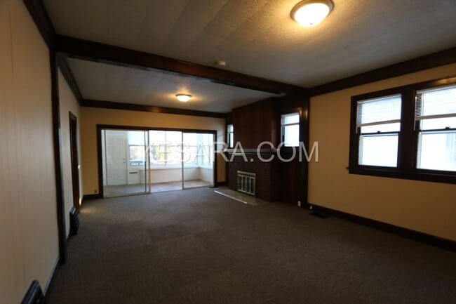 Building Photo - 2 Bedroom 1 Bath