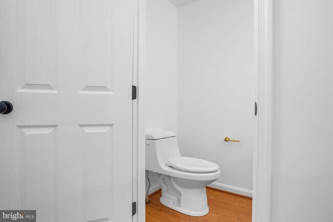 Building Photo - 423 McDaniel Dr