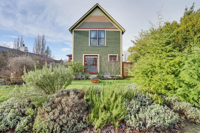 Building Photo - 2323 Elizabeth St