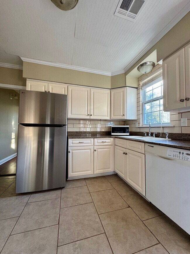 Building Photo - 1822 Homer St