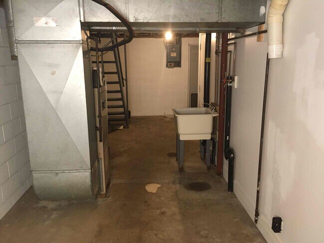 Building Photo - 6554 Portage St NW