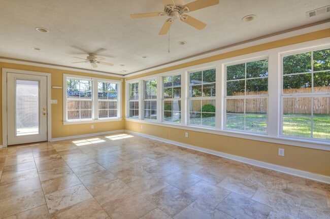 Building Photo - 490 Connemara Trail