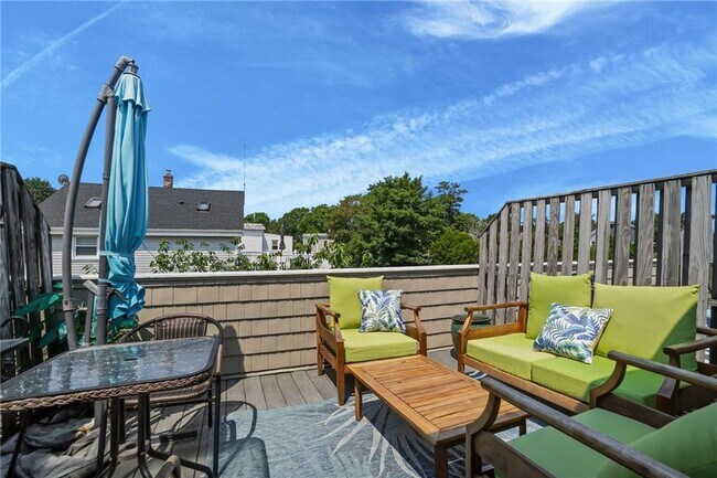Building Photo - 26 W Narragansett Ave