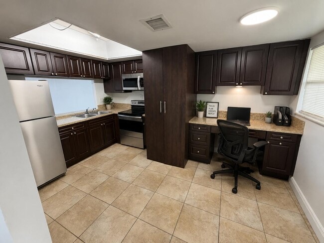 Building Photo - 2500 Coral Springs Dr