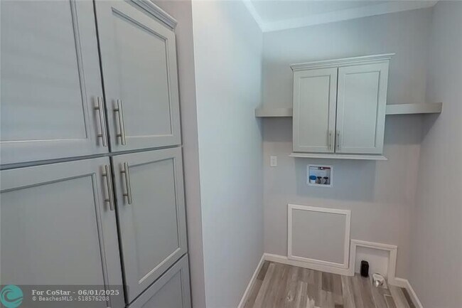 Building Photo - 1757 12th Ct N
