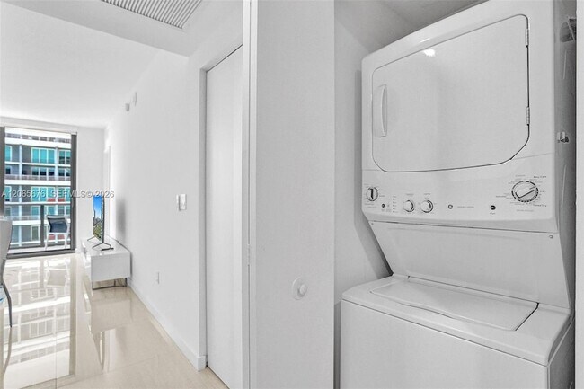 Building Photo - 1300 S Miami Ave