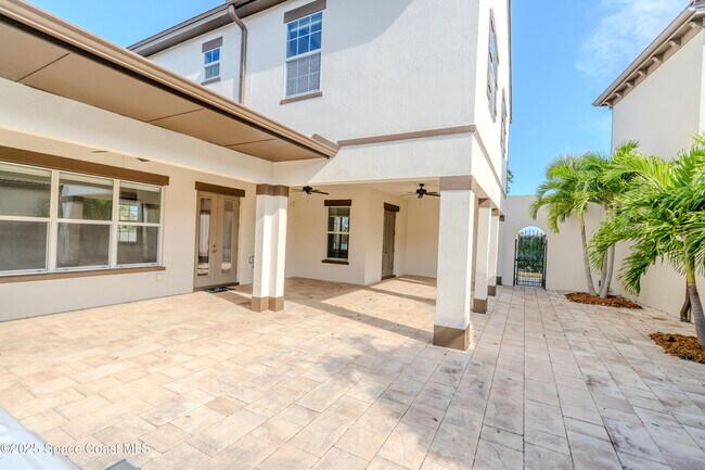 Building Photo - 2453 Rodina Dr