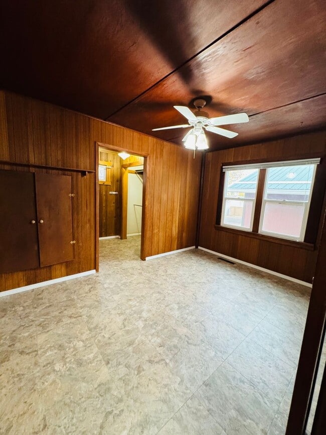 Building Photo - Cozy home 2 Bed 1 Bath