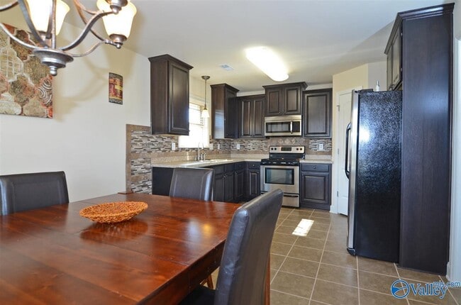 Building Photo - 206 Fields Pond Dr