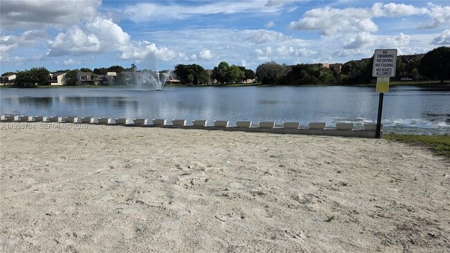 Building Photo - 9375 Fontainebleau Blvd