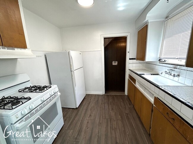 Building Photo - Beautiful 4 Bedroom 1 Bathroom now available for rent!