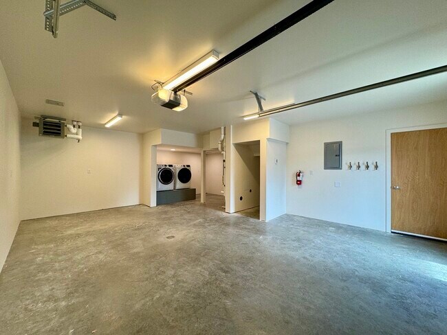 Building Photo - 1285 Chugach Way