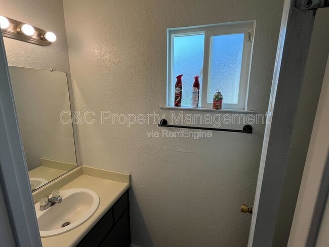 Building Photo - 3805 Rotterdam Ave