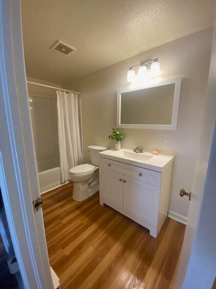 Building Photo - 106 Burnell Dr