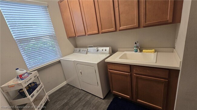 Building Photo - 6001 Anise Dr