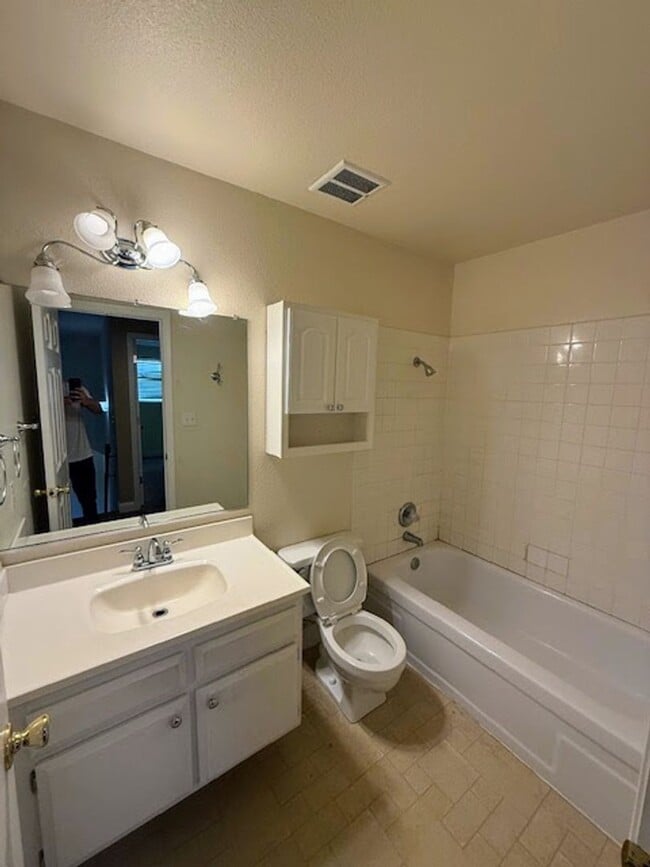 Building Photo - 62 Condor Cir