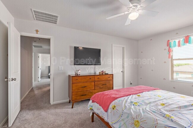 Building Photo - 45174 W Sandhill Rd