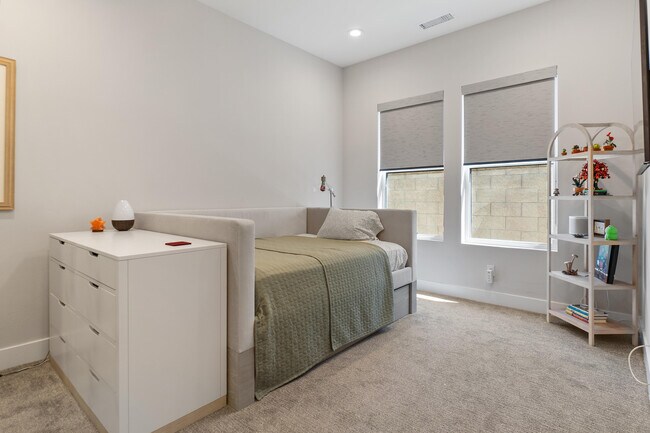 Building Photo - 57935 Stone Creek Trail W