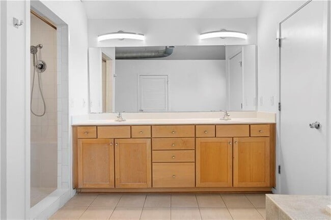 Building Photo - 5 Krog St NE