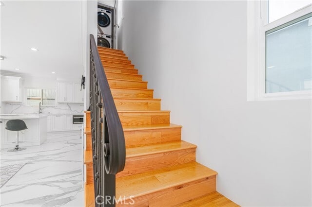 Building Photo - 8421 Bleriot Ave