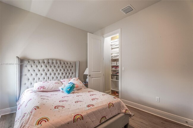 Building Photo - 4658 Greenway Dr