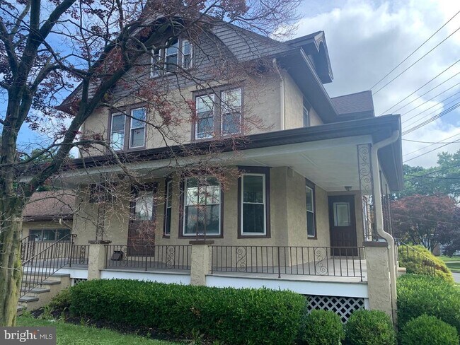 Building Photo - 1072 Parkway Ave