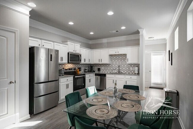 Building Photo - 1288 Towne Square Ct
