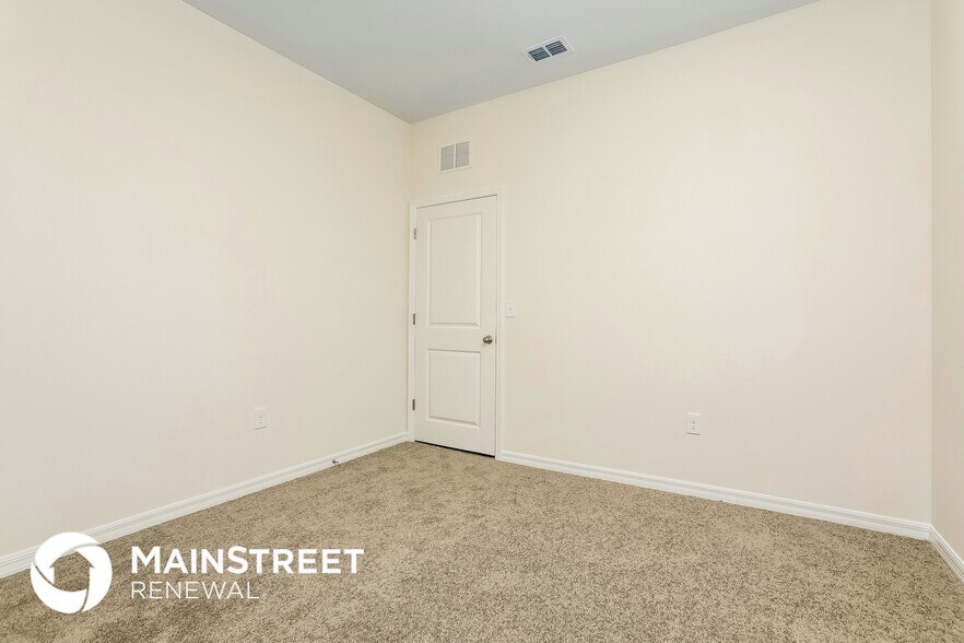 Building Photo - 3008 Neverland Dr