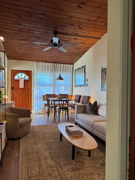 Building Photo - 2075 Thomas Ave