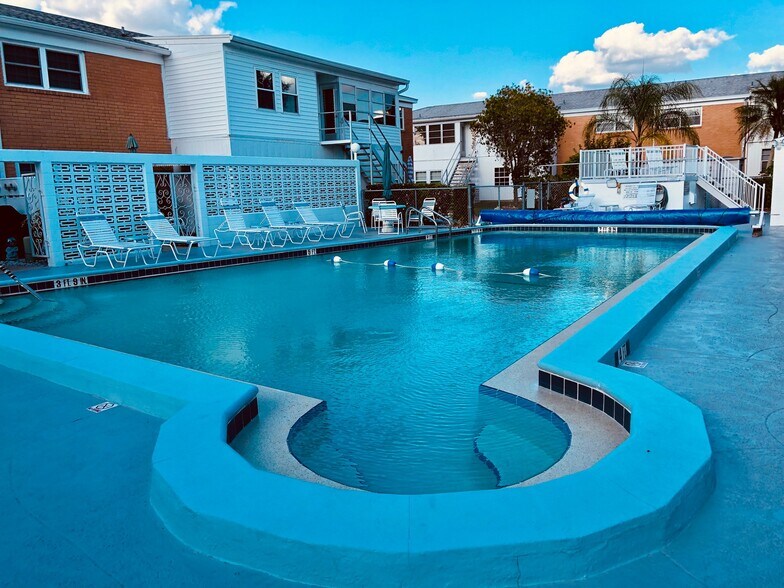 Pool - 4158 Tamiami Trl