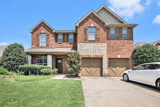 Building Photo - 605 Port Royale Way
