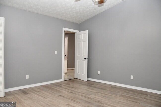 Building Photo - 5932 Homestead Cir