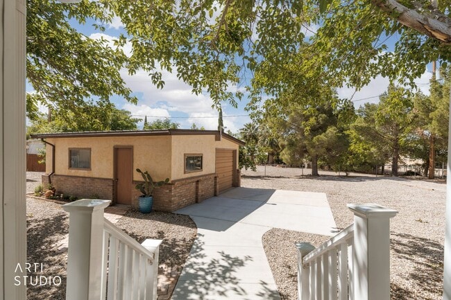 Building Photo - Charming fully furnished 2-bedroom + office home in Beaver Dam, AZ!