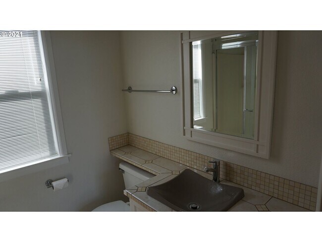 Building Photo - Charming 3-Bedroom Home with Covered Patio...