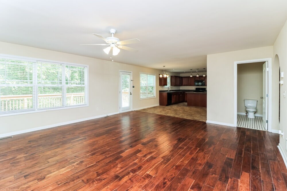 Building Photo - 910 Elderberry Ln