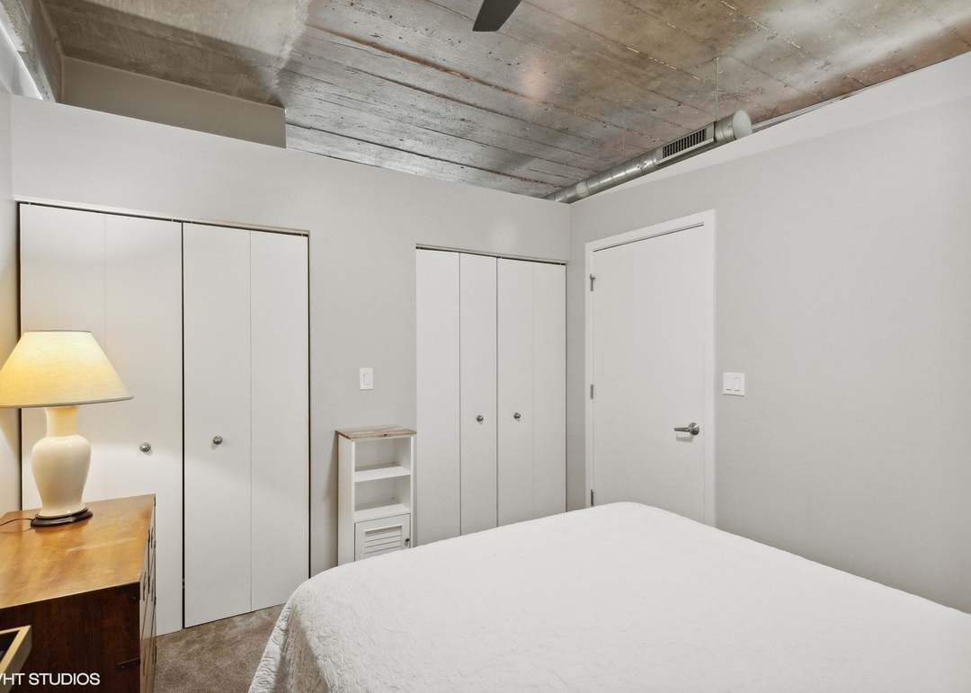 Bedroom for rent - 1069 W 14th Pl