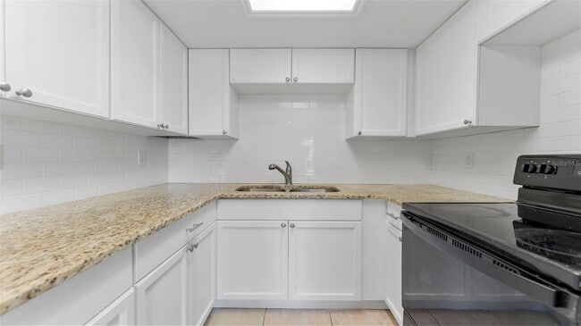 Building Photo - 309 W South Ave