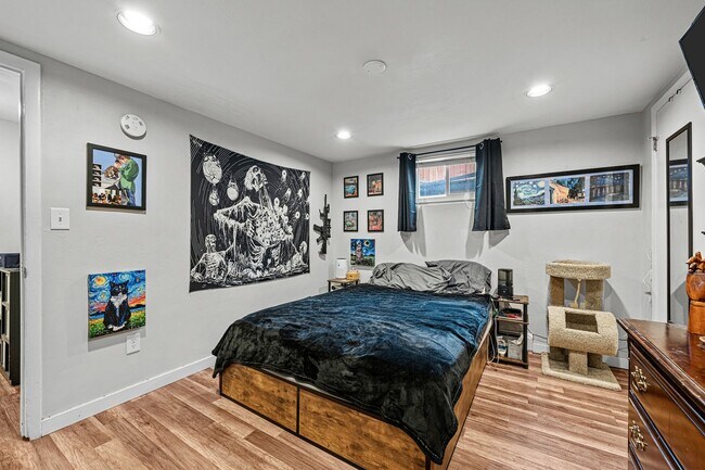 Building Photo - Gorgeous Two Bedroom in Sloan's Lake!