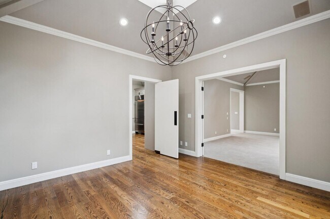 Building Photo - 651 Manresa Ln