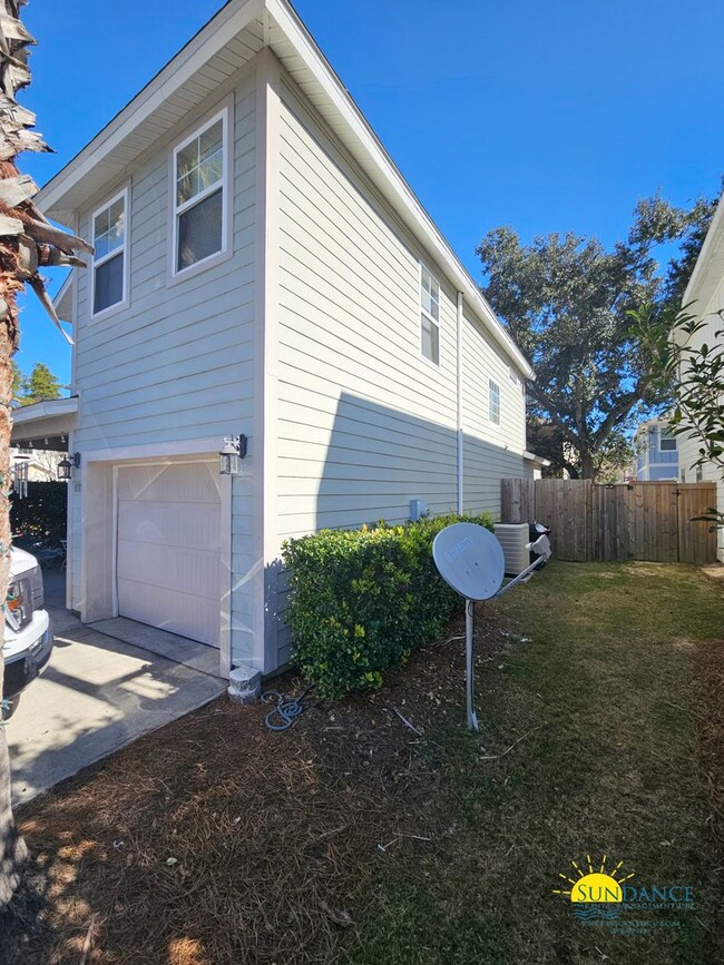 Building Photo - Charming 3 Bedroom Home in Plantation at S...