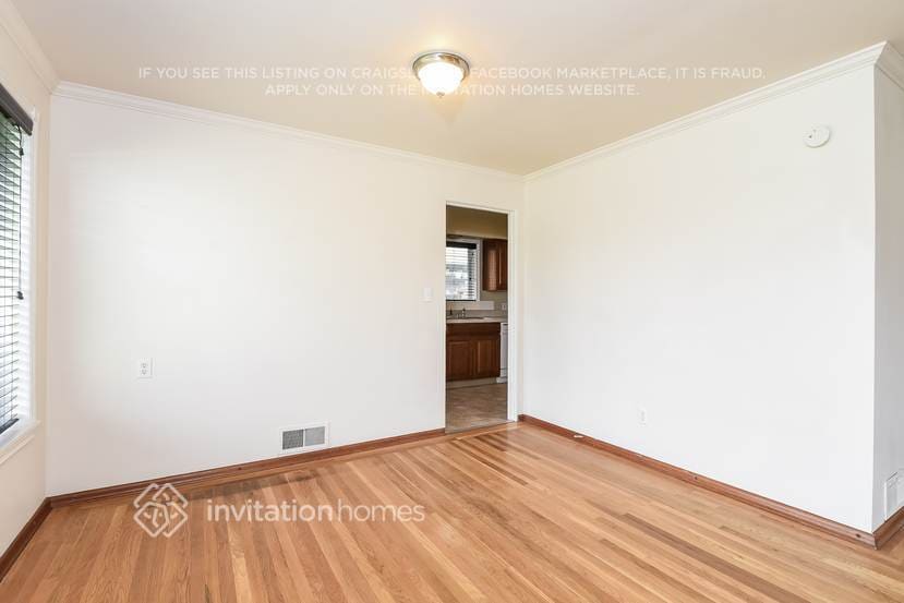 Building Photo - 1706 3rd Ave NW